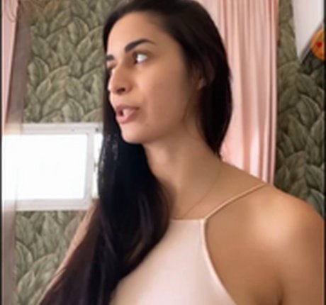 Shirin Azami star du porno en haute qualité galerie