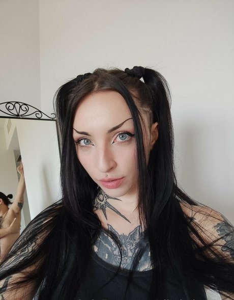 sikoisdeadvip modèle adulte des photos