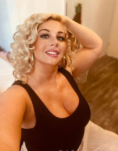 strip nude onlyfans xxx img