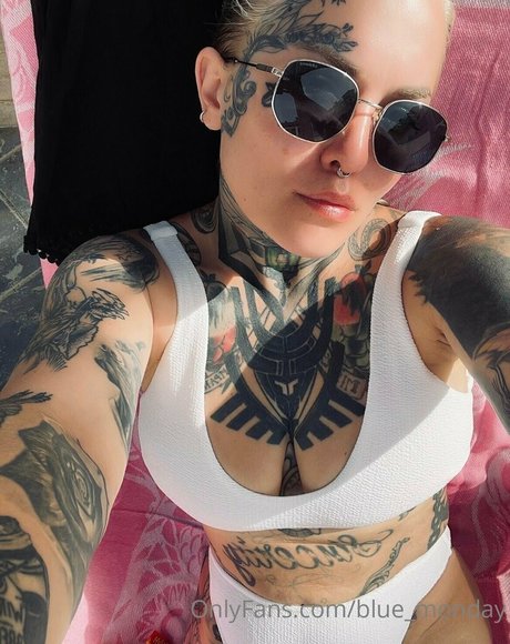 blue monday bonita estrella fotos