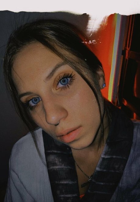 l hunnybunny l model pretty photo
