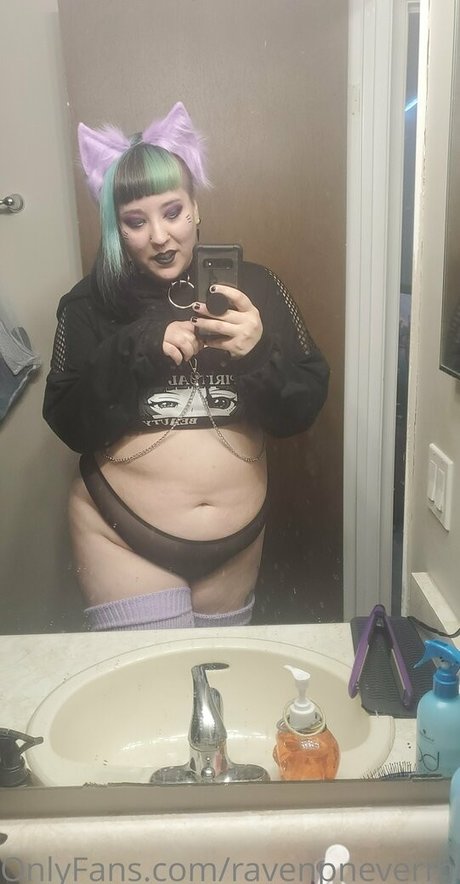 ravenpnevermore model sexy photo