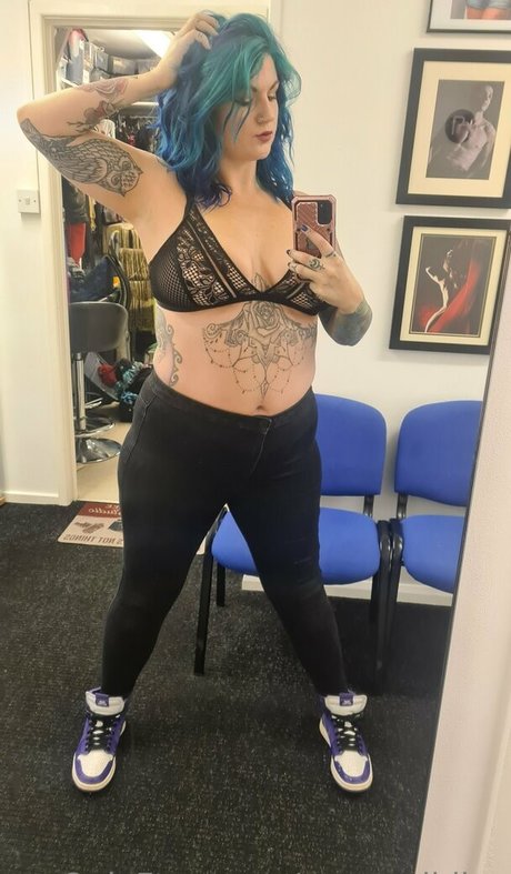 roguewildinc actriz atractiva archivo