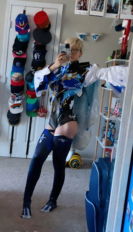 kainosaurus modelo desnuda galerías