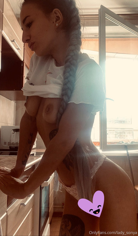 lady sonya modelo agradable foto