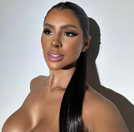 Yris Araujo actrice sexy image