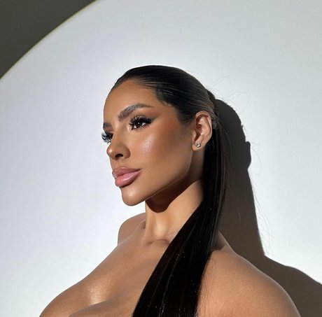 Yris Araujo star du sexe photo