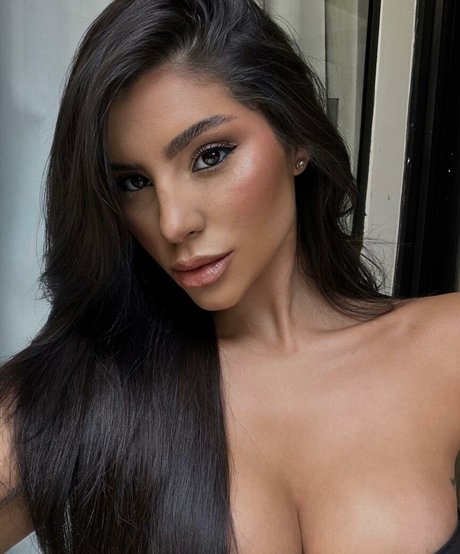 Yris Araujo estrella porno xxx foto