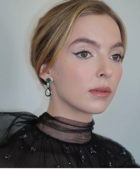 Jodie Comer nude model gallery