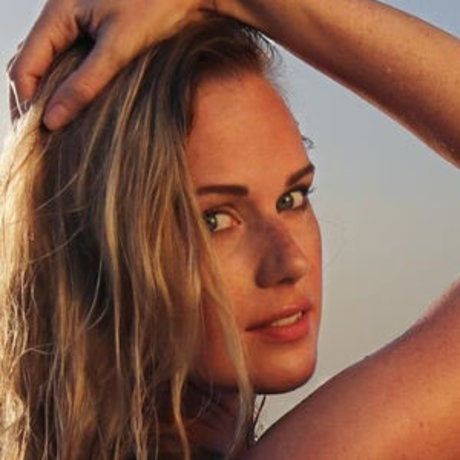 Isabel Imagination ASMR model hot img