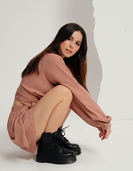 Lena Meyer Landrut modèle érotique archive