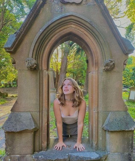 Teagan Croft estrella perfecta foto