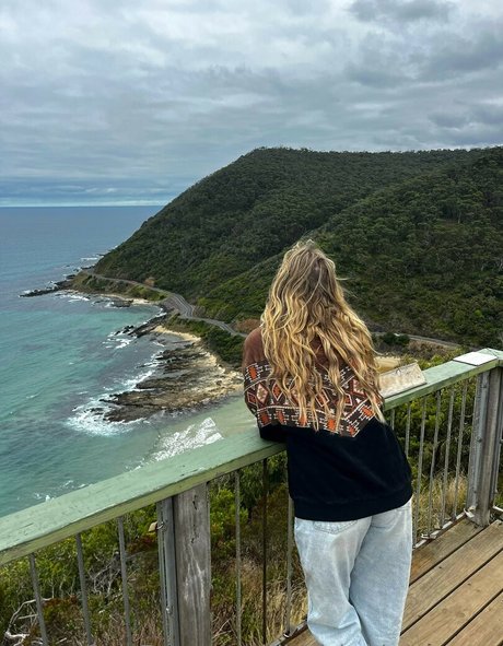 Blissful Whisper ASMR modèle sexy img