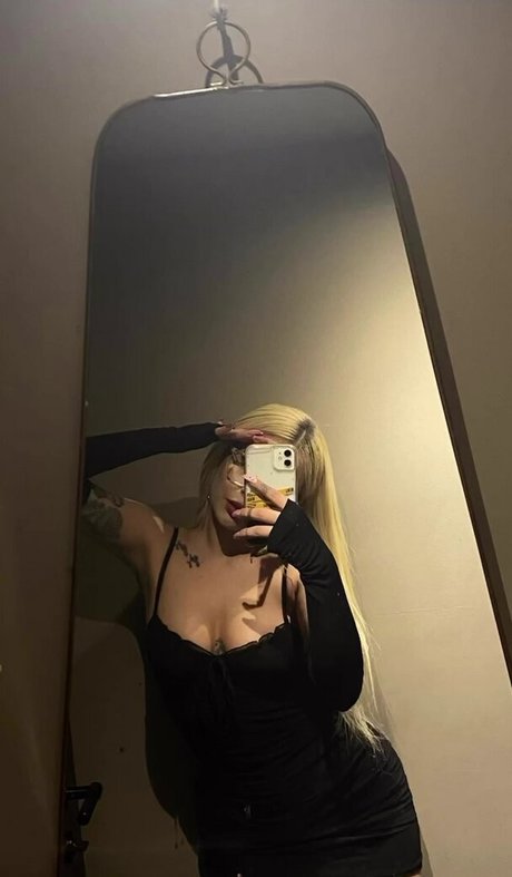 Elif Filyos modelo desnuda archivo