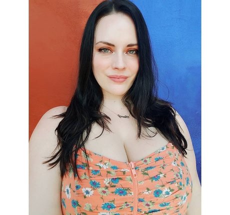 Kinsey Osborn modelo atractivo foto