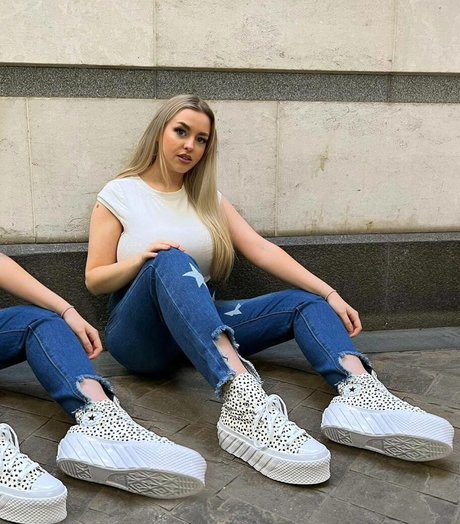 rubia amateur onlyfans arriba desnudo imagen