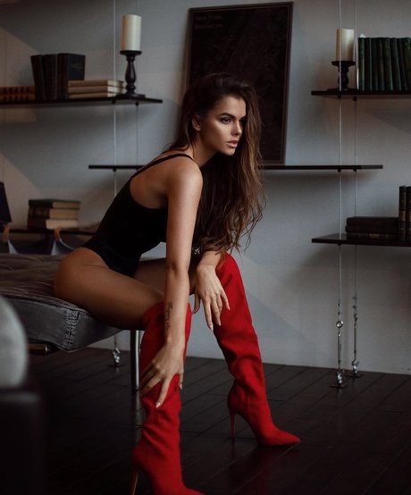 Viki odintcova modelo superior galería