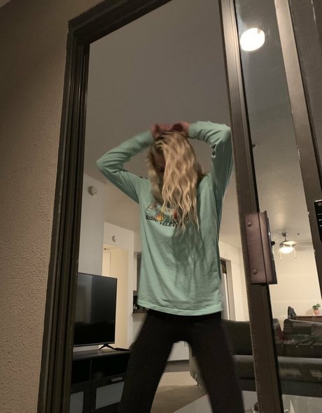 hollyhotwife modelo desnuda archivo