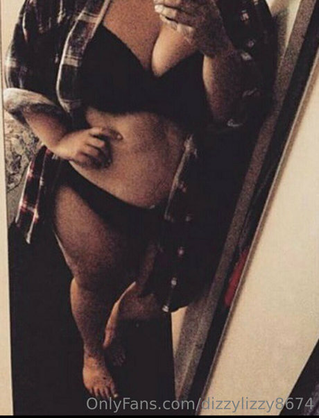 dizzylizzy8674 nude star photo