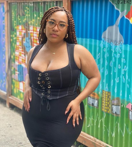 Kathrynn Marie modèle pornographique galeries