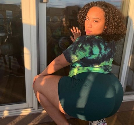 Kathrynn Marie modelo agradable foto