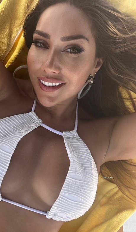 Korrina Rico haut modèle galerie