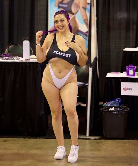 Reagan Foxx porn actress picture
