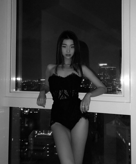 Mari Bambei sexy star photos