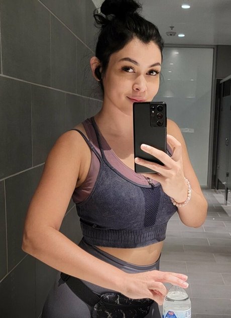 Pinksaltmoon modelo imagen