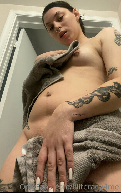 Illiteracy4me star érotique collection