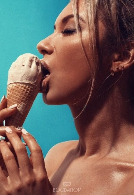 Polina Logunova star du porno galerie