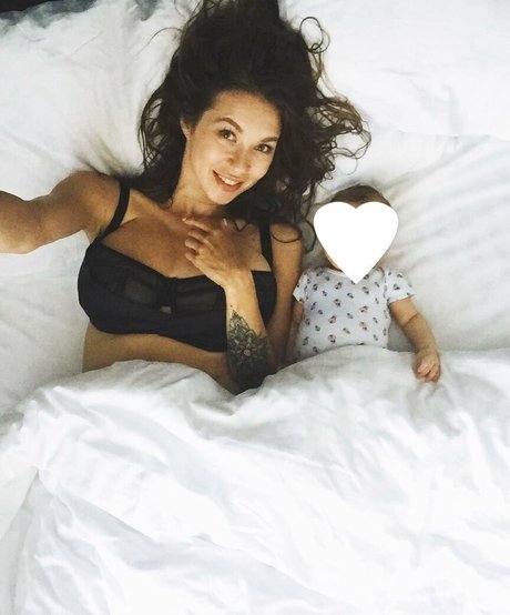 Polina Logunova haut étoile images