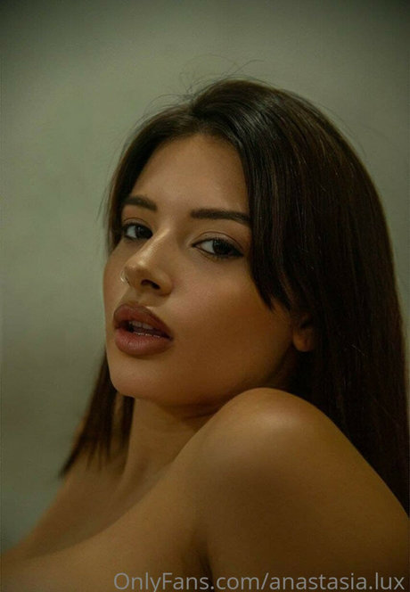 Anastasia lux modelo desnuda foto