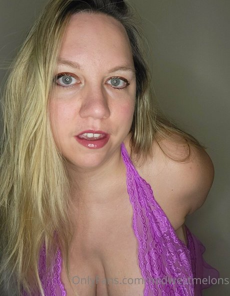 midwestmelons modelo desnuda archivo