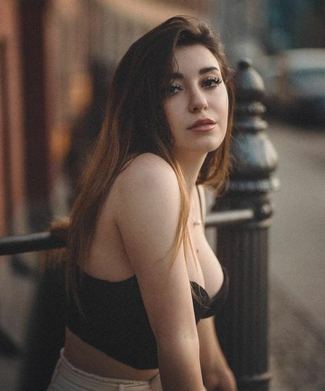 AnniTheDuck beautiful pornstar photos