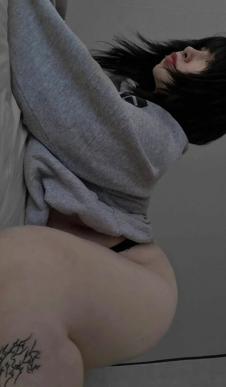 mathildawtf modelo desnuda archivo