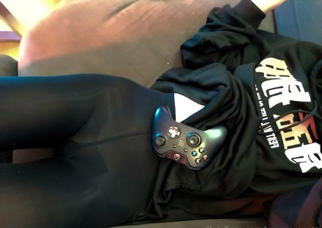 YourCoraRossi modèle magnifique des photos