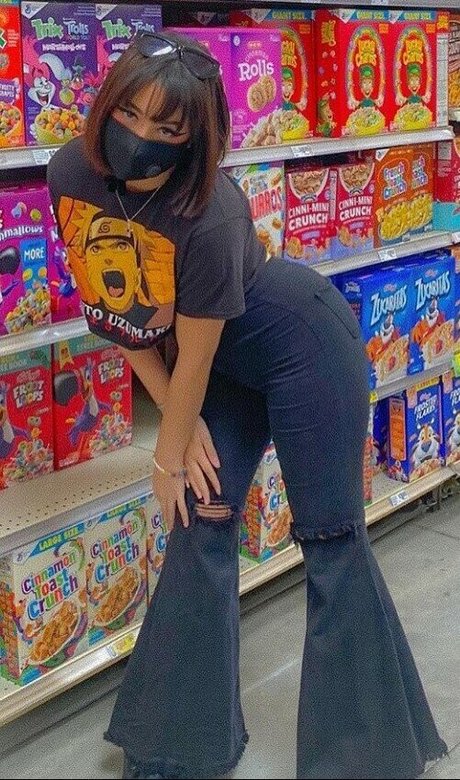 Chxrrychick mannequin des photos