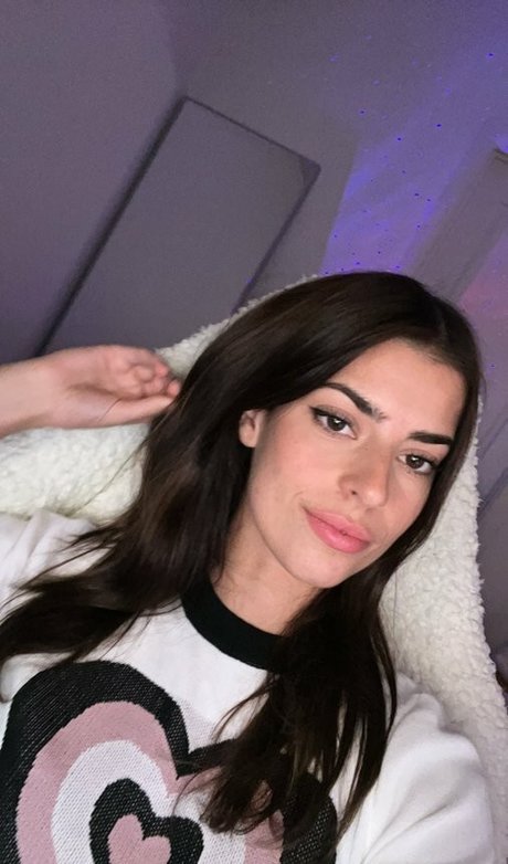 Develique hot pornstar image