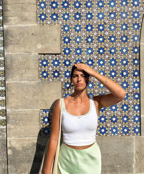 Develique actrice artistique galeries