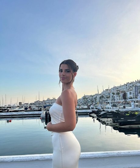 Develique buena estrella porno galería