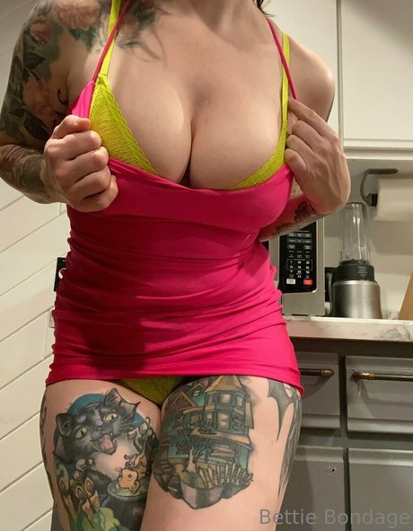 Bettie Bondage modelo de arte fotos