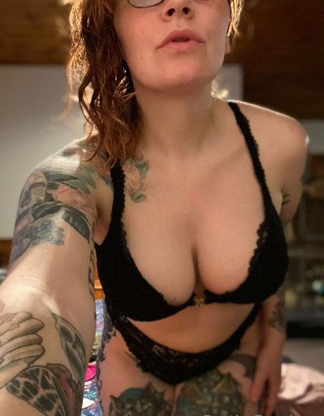 Bettie Bondage desnudos de modelos imágenes