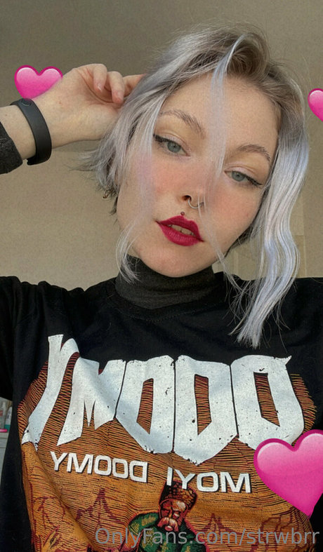 strwbrr modèle sexy photos