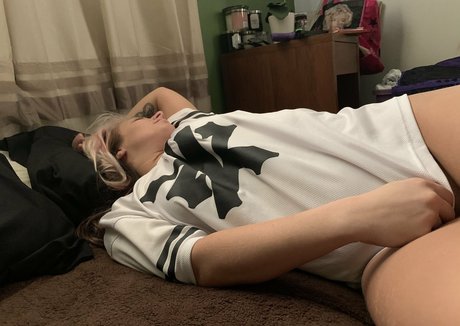 whit sin top star image