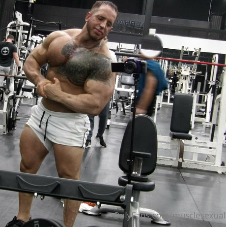 musclesexual actriz caliente archivo