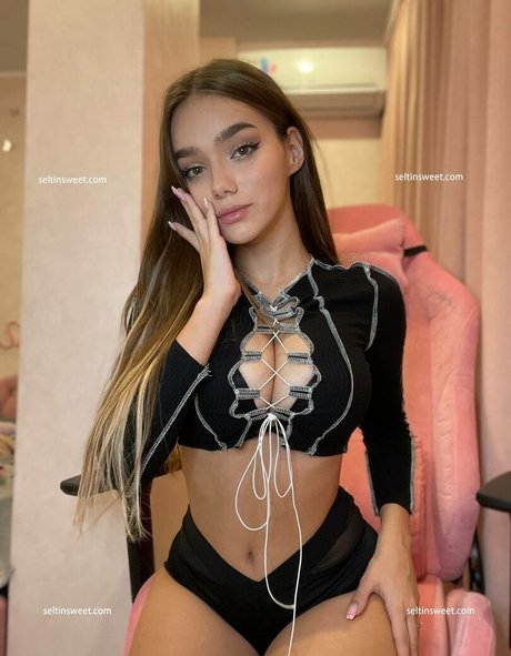 Seltinsweety estrella atractiva imagen