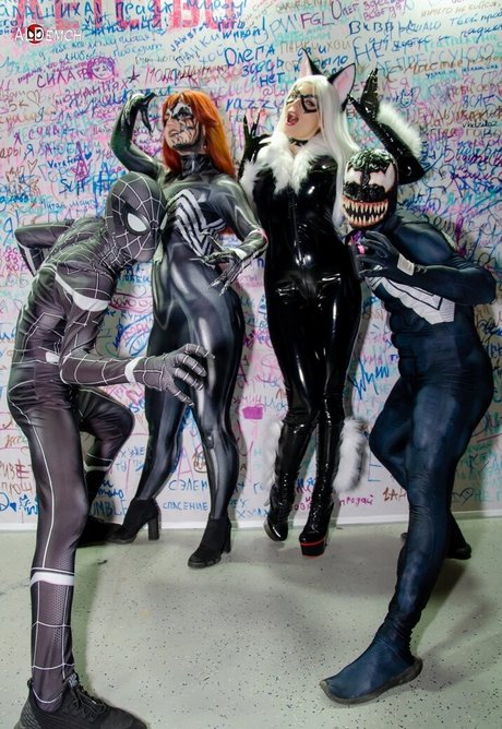 Anya Ichios modelo pornografico galerías