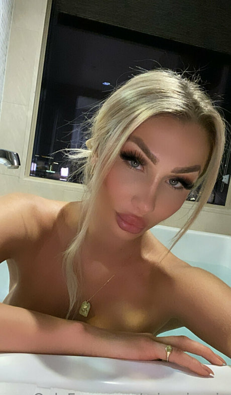 missnicusia actriz de arte foto