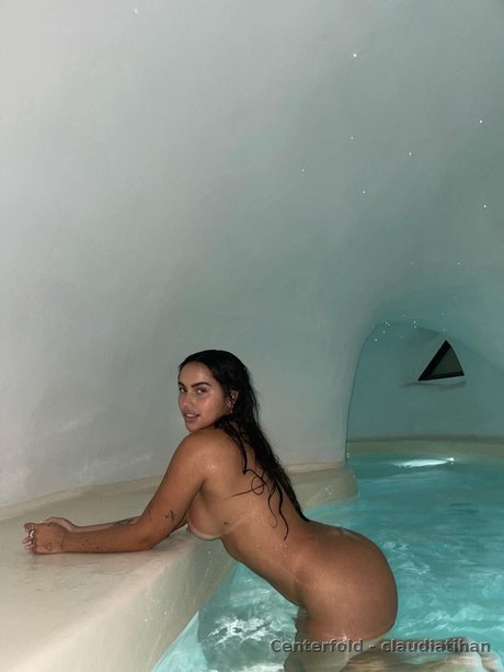 Claudia Tihan modèle parfait photo